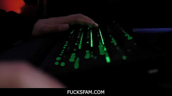 FucksFam-Stepsister Teen Kenzie Madison Gets Her Pussy Fucked Hard By Her Stepbrother While He’s Playing Video Games