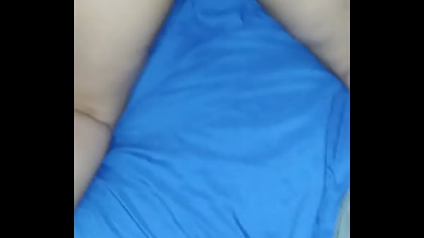 Nalgona moviendo el culo