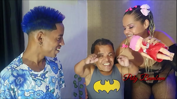 A nova rainha dos baixinhos !!! Gincana da Paty X com Anão Zezinho Teves e Ms Brinquedo azul . Parte 2 Satisfazendo o brinquedo com meu cuzinho. ( Wallif Santos – Paty Bumbum – El Toro De Oro ).