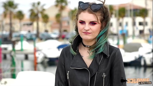 Trixy veut avoir le cul et la chatte remplis